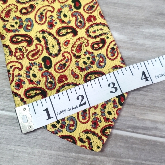 Brooks Brothers Makers Vintage Gold Paisley Silk Neck Tie | 53 inch length - Picture 2 of 7
